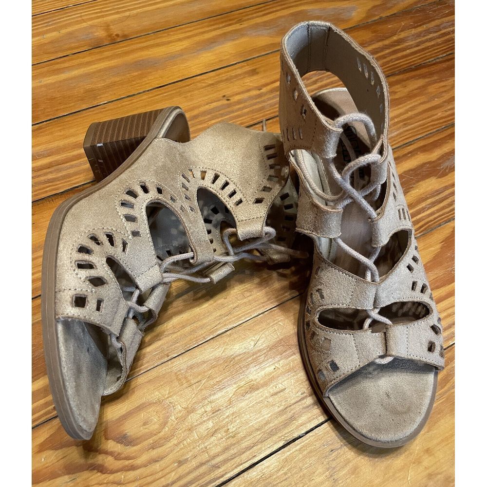 Brash Beige Lace‎ Up Strappy Heels Size 6.5